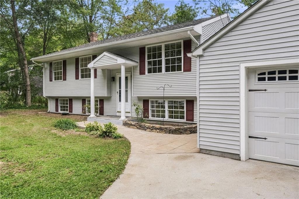 Single Family Residence at 7 Cedar Knoll Drive, Hopkinton, photo 4 of 46