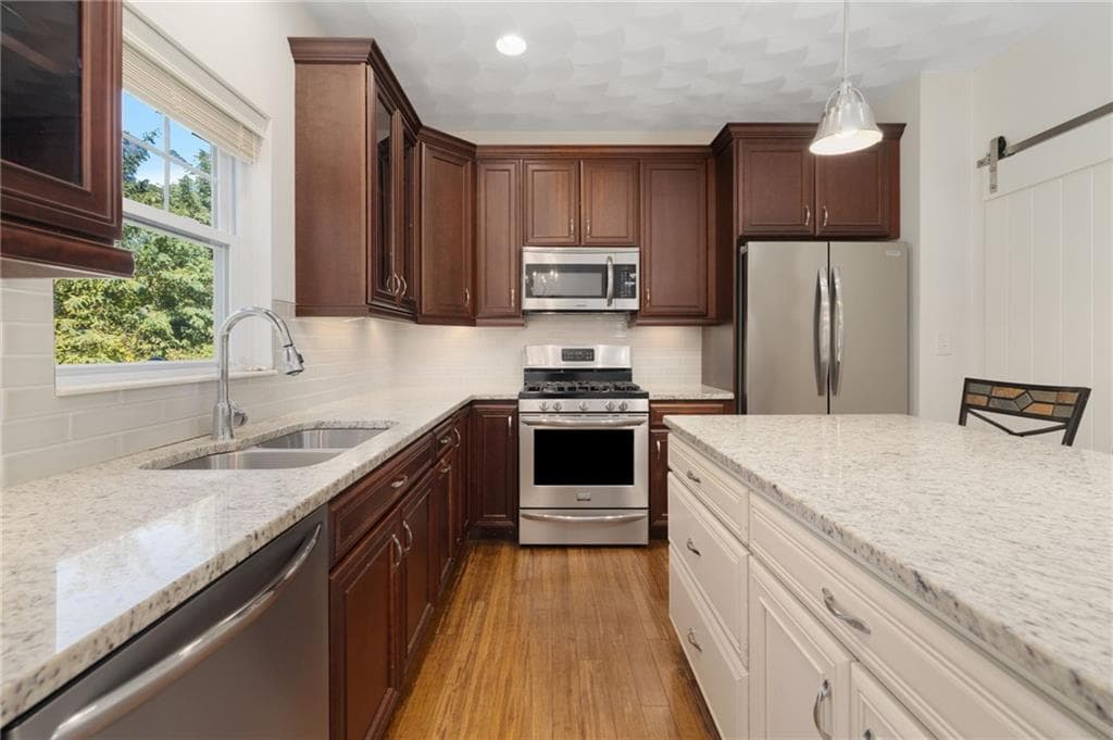 Single Family Residence at 84 Morningside Drive, North Kingstown, photo 13 of 40