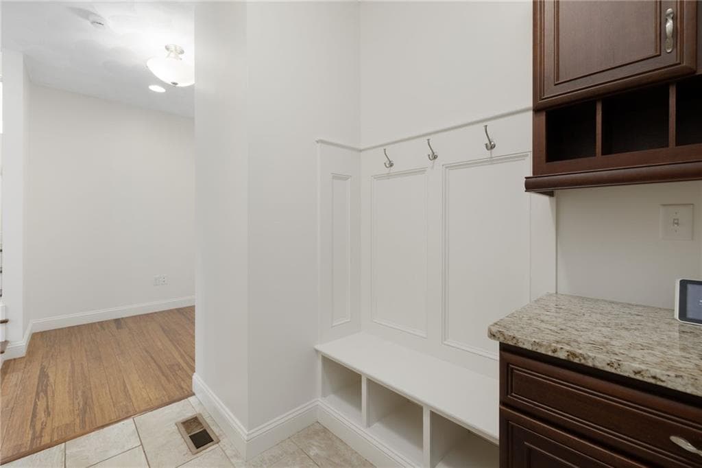 Single Family Residence at 84 Morningside Drive, North Kingstown, photo 9 of 40