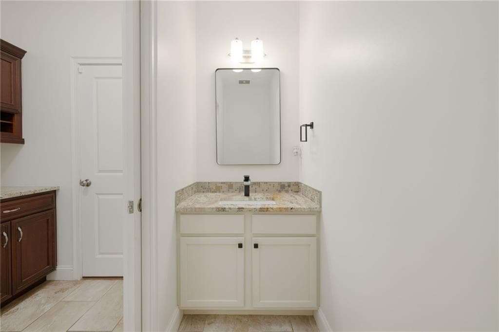 Single Family Residence at 84 Morningside Drive, North Kingstown, photo 11 of 40