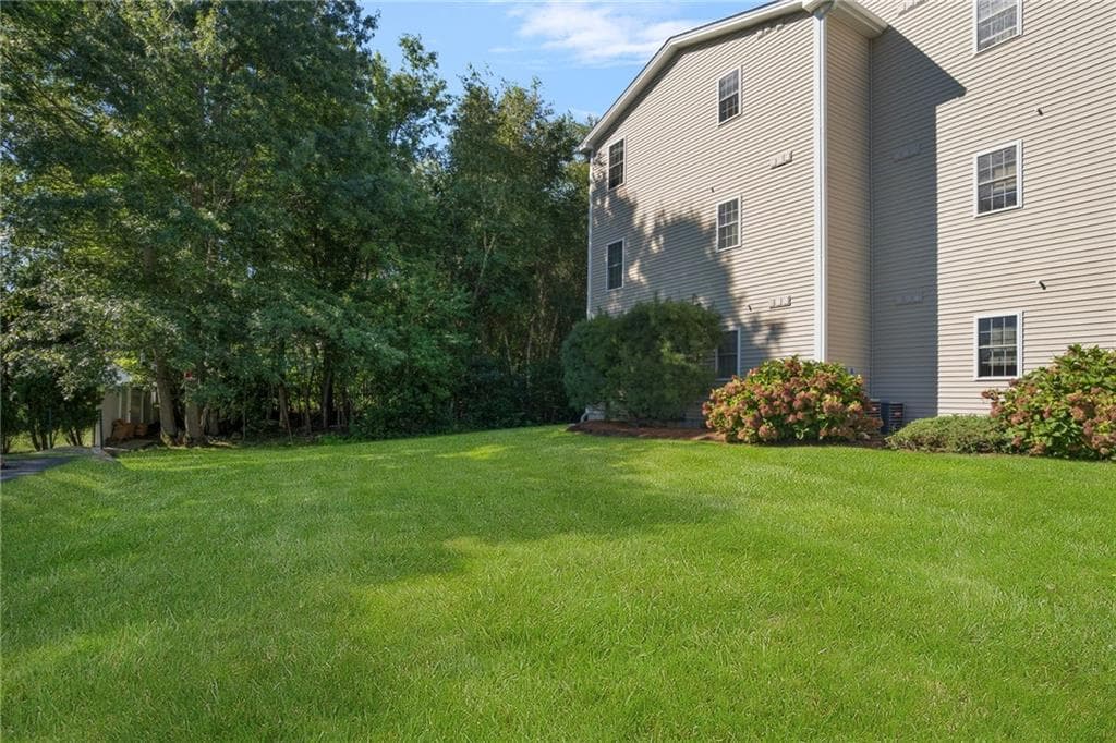 Condominium at 1 Gray Coach Lane UNIT 101, Cranston, photo 17 of 20