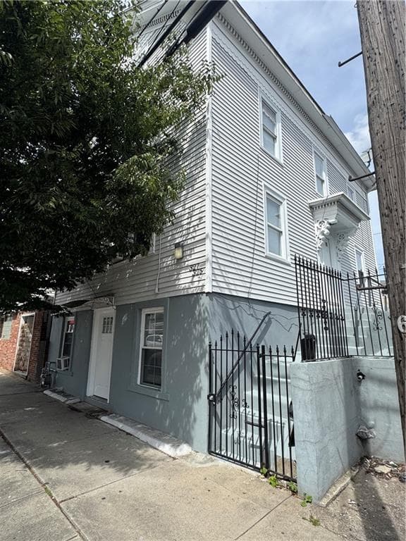 Multi Family at 325 Manton Avenue, Providence, photo 2 of 18