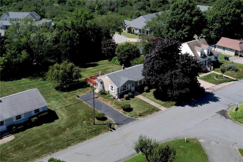 Single Family Residence at 114 Redwood Road, Portsmouth, photo 23 of 24
