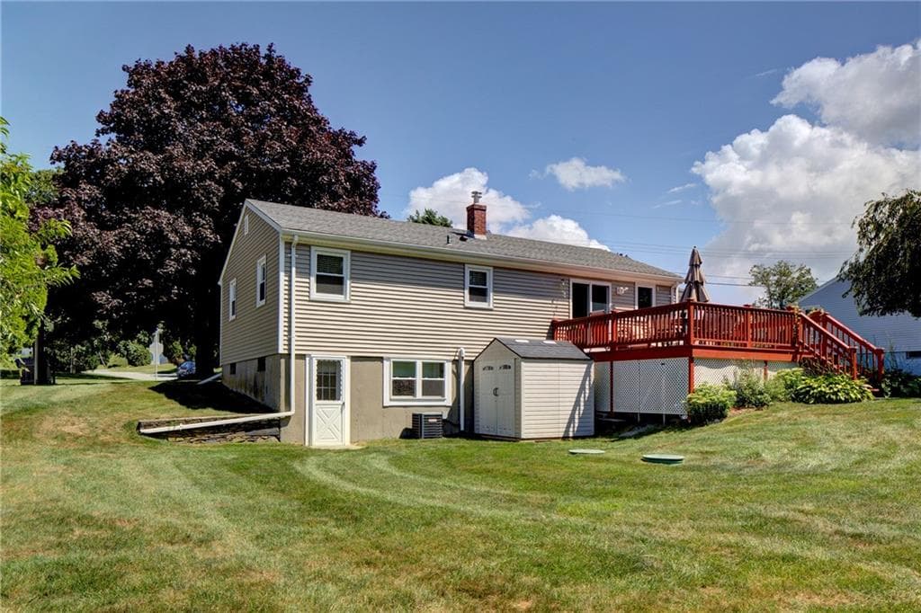 Single Family Residence at 114 Redwood Road, Portsmouth, photo 18 of 24