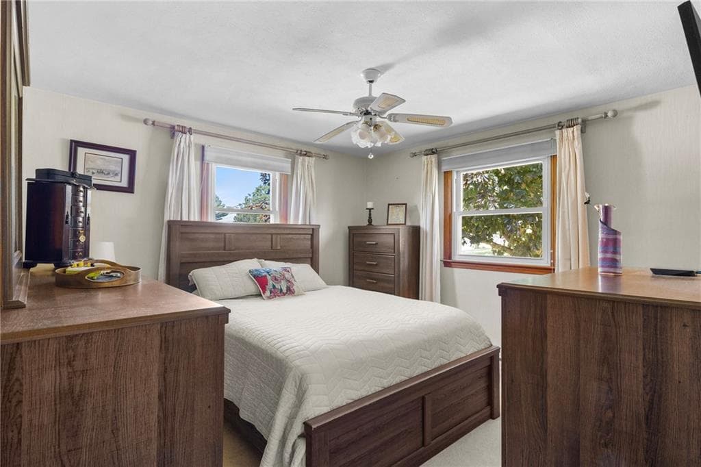 Single Family Residence at 114 Redwood Road, Portsmouth, photo 11 of 24