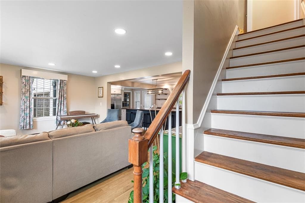 Single Family Residence at 26 Canario Drive, Warren, photo 6 of 50