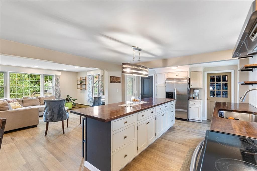 Single Family Residence at 26 Canario Drive, Warren, photo 13 of 50