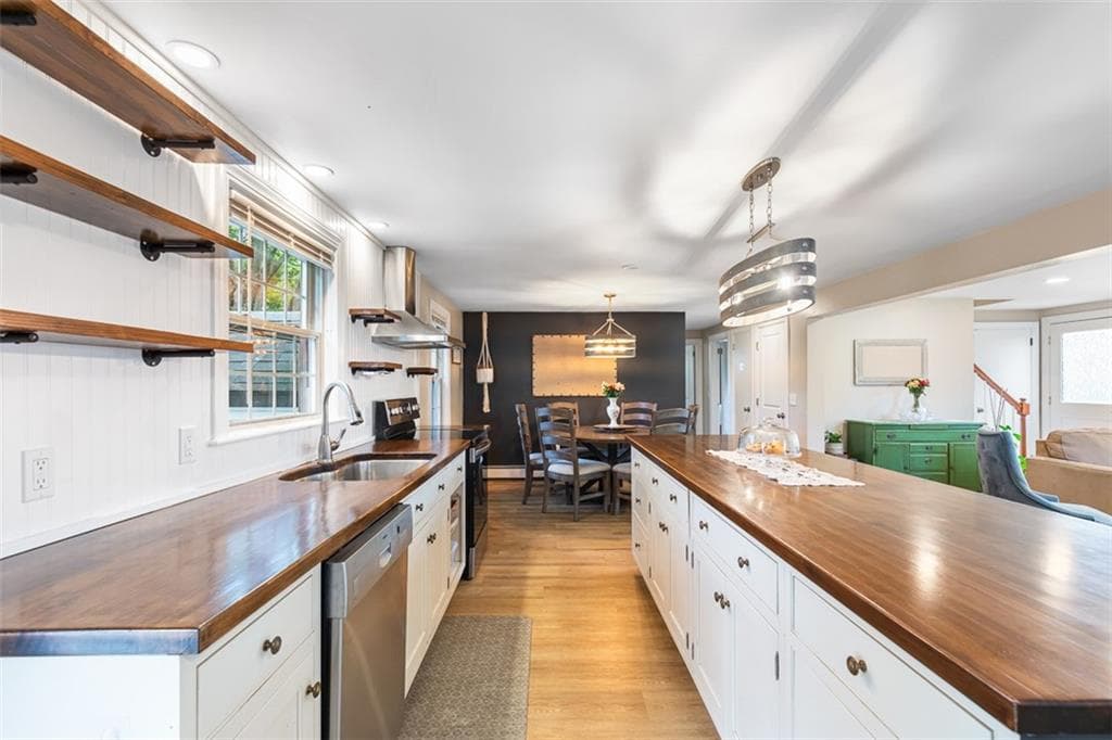 Single Family Residence at 26 Canario Drive, Warren, photo 17 of 50