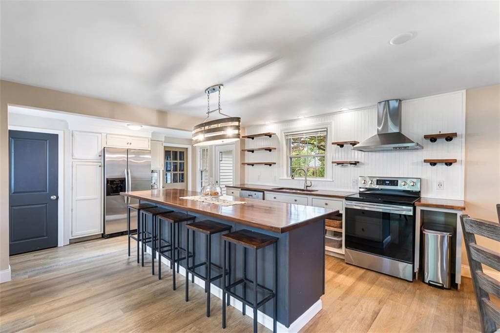 Single Family Residence at 26 Canario Drive, Warren, photo 12 of 50