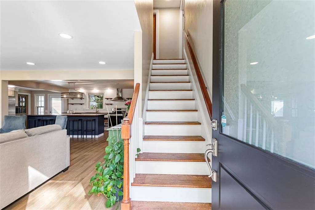 Single Family Residence at 26 Canario Drive, Warren, photo 5 of 50
