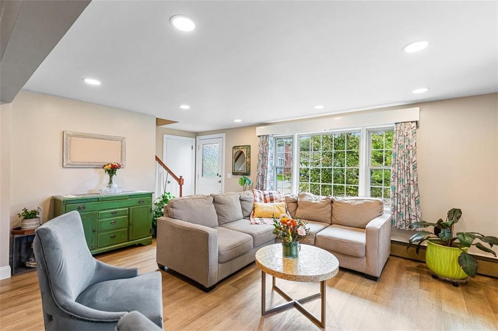Single Family Residence at 26 Canario Drive, Warren, photo 9 of 50