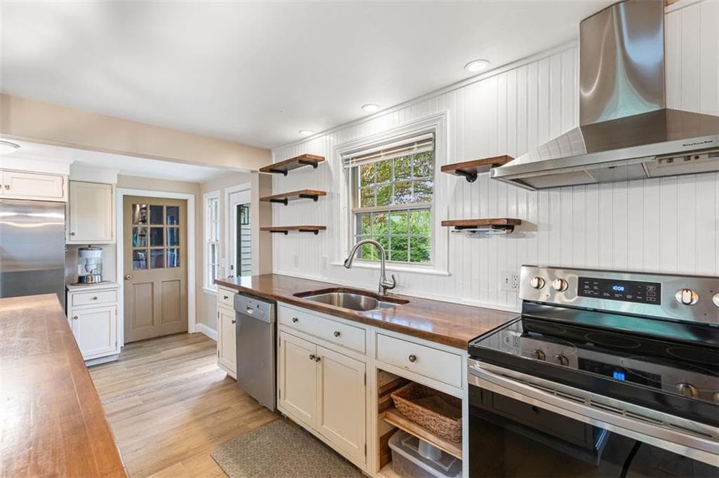 Single Family Residence at 26 Canario Drive, Warren, photo 18 of 50