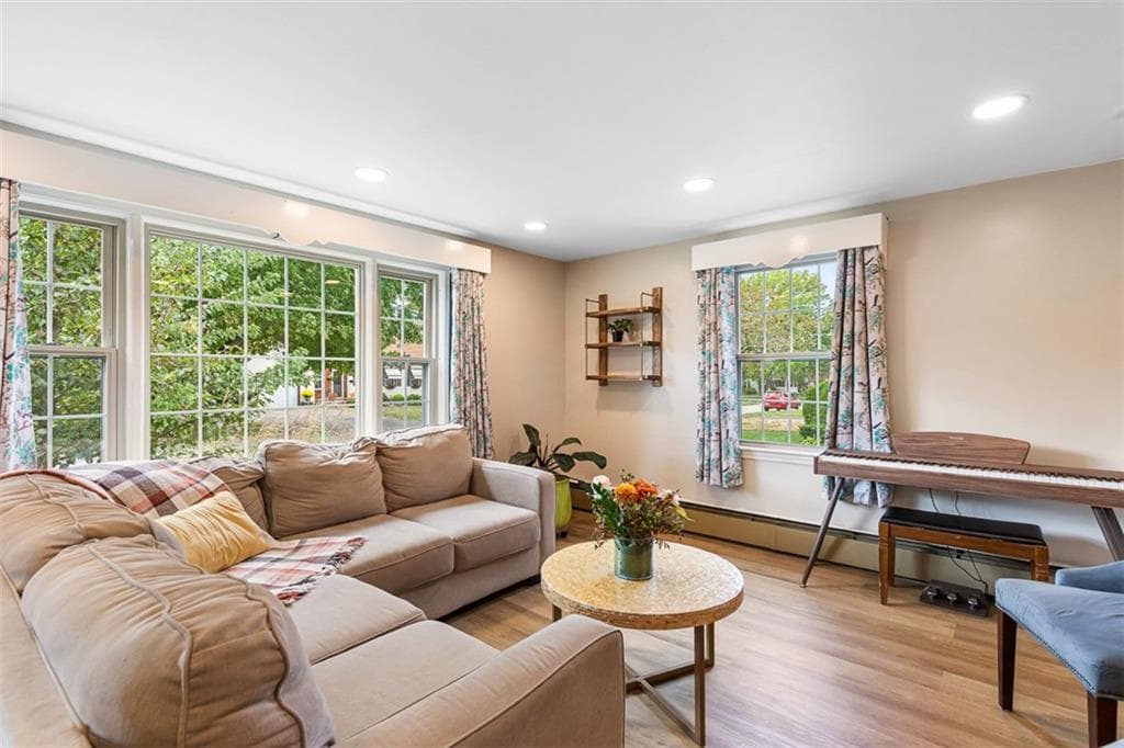 Single Family Residence at 26 Canario Drive, Warren, photo 11 of 50