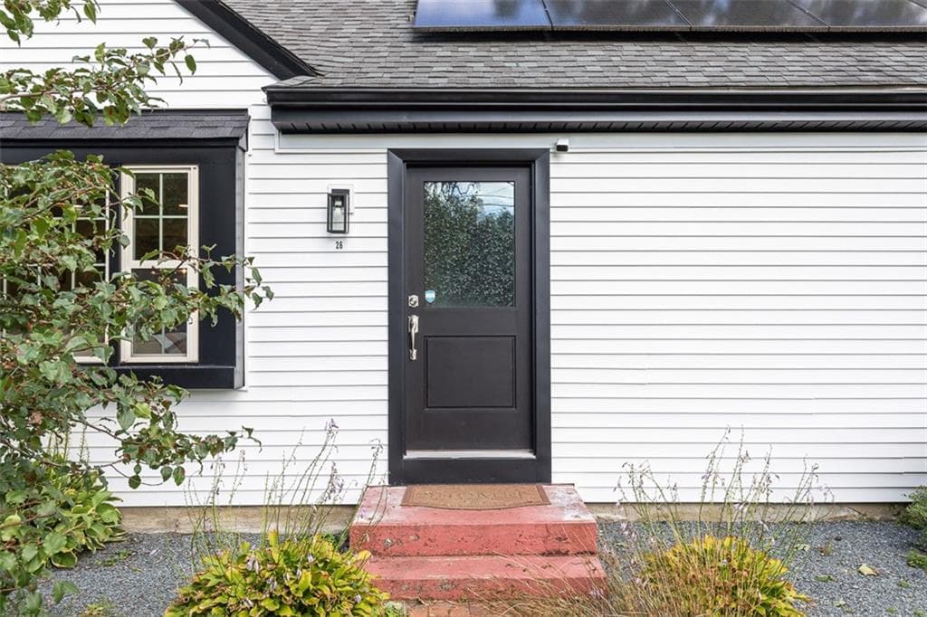 Single Family Residence at 26 Canario Drive, Warren, photo 4 of 50
