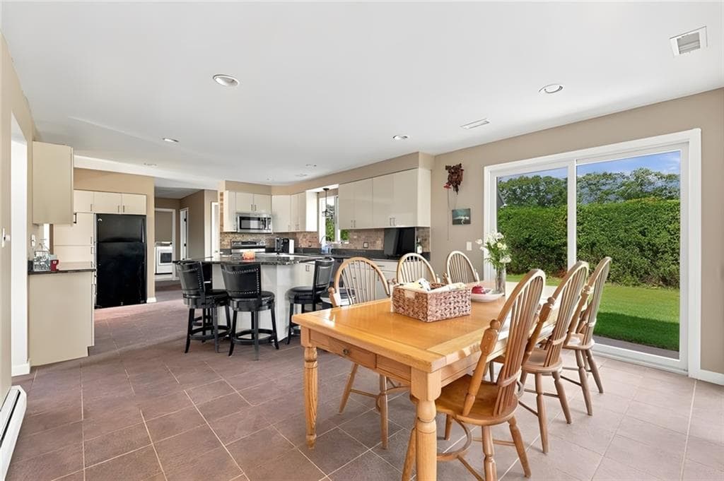 Single Family Residence at 8 Lake View Court, Johnston, photo 13 of 23