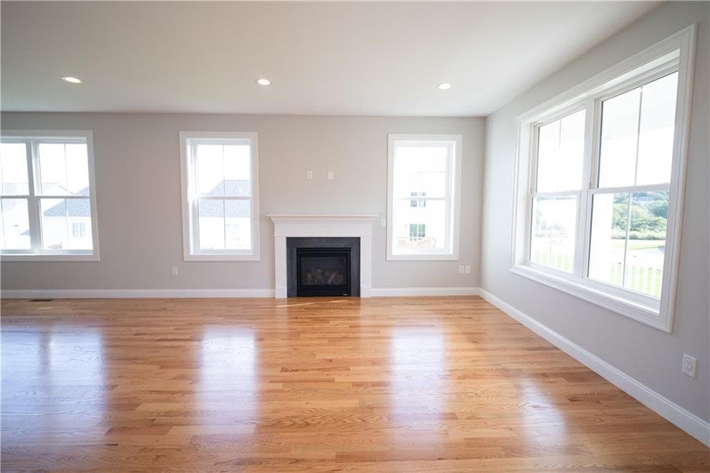 Single Family Residence at 25 Bunker Hill Crossing, Portsmouth, photo 7 of 10