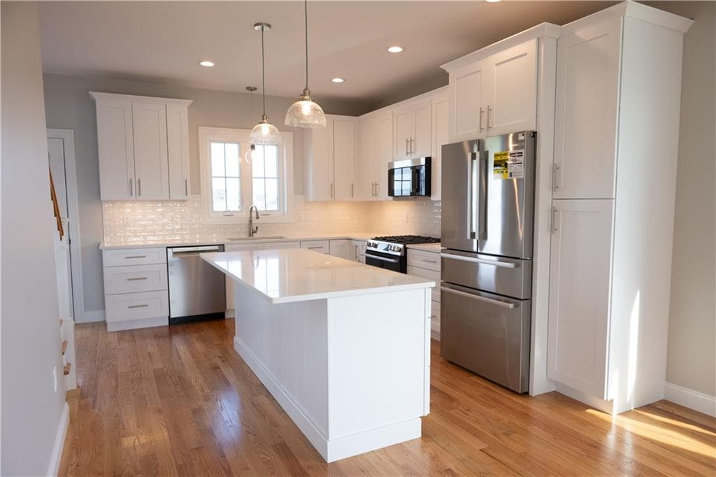 Single Family Residence at 25 Bunker Hill Crossing, Portsmouth, photo 3 of 10