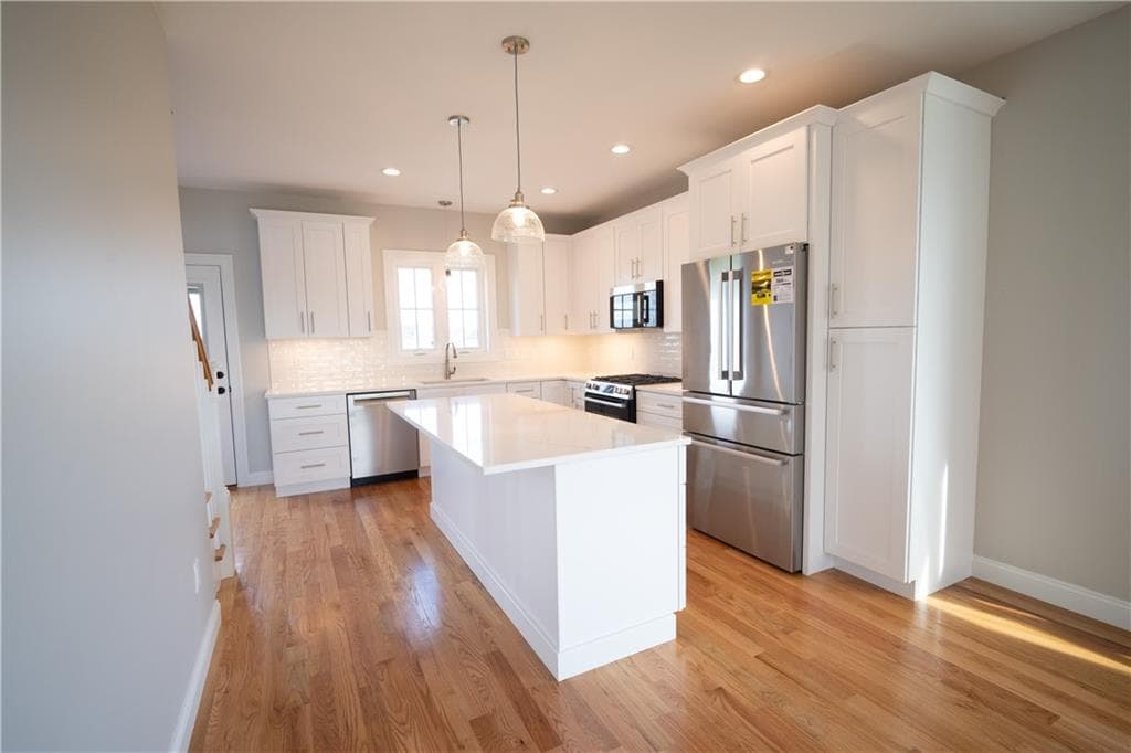 Single Family Residence at 25 Bunker Hill Crossing, Portsmouth, photo 5 of 10