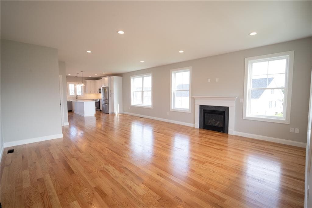 Single Family Residence at 25 Bunker Hill Crossing, Portsmouth, photo 8 of 10