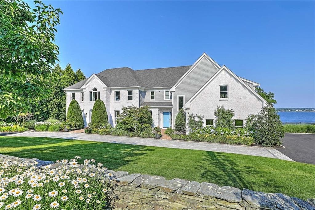 Single Family Residence at 105 Heidi Drive, Portsmouth, photo 2 of 50
