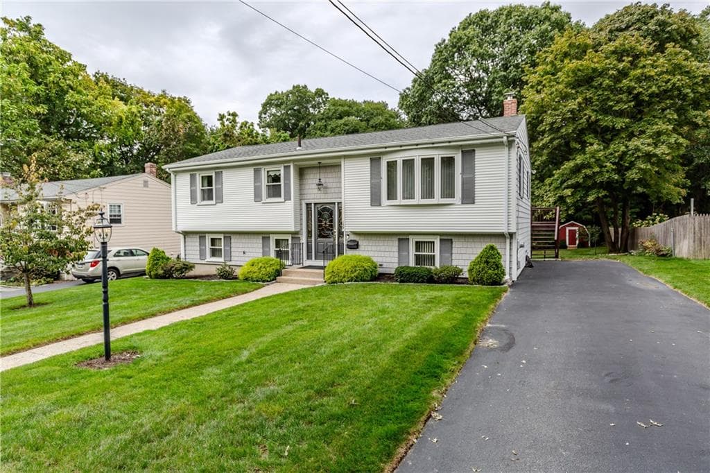 Single Family Residence at 159 Hanover Street, Warwick, photo 2 of 34