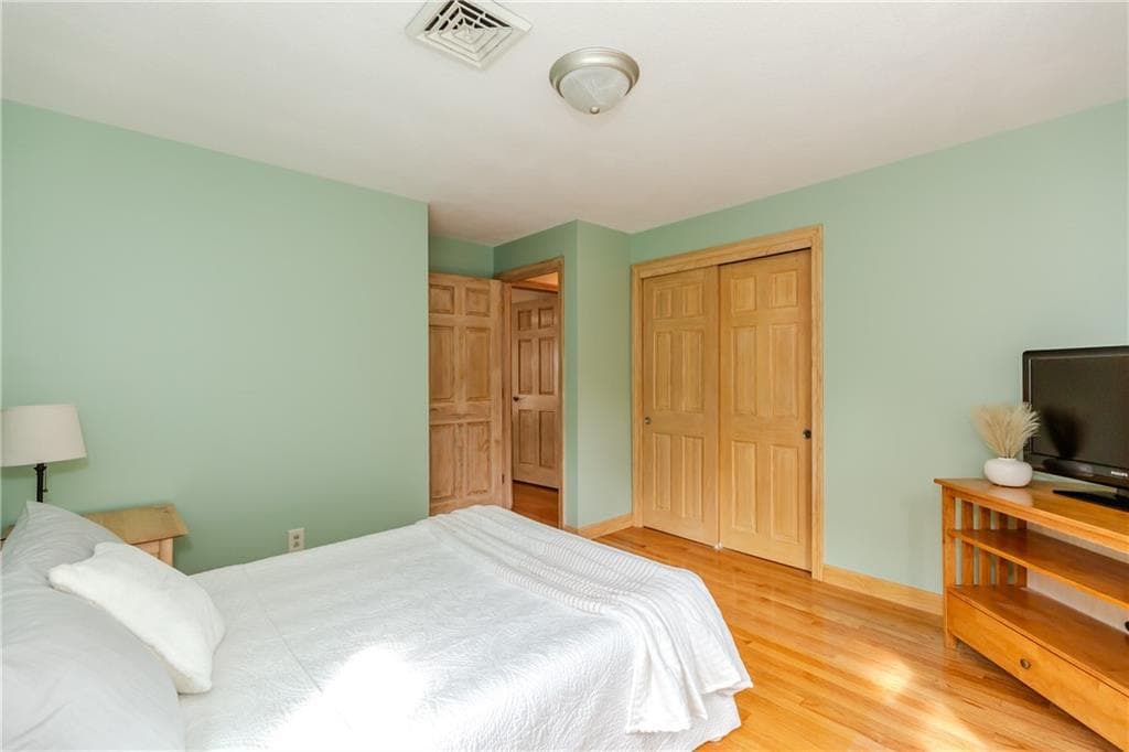 Single Family Residence at 159 Hanover Street, Warwick, photo 16 of 34