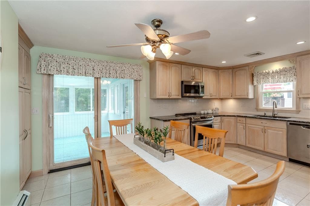 Single Family Residence at 159 Hanover Street, Warwick, photo 10 of 34