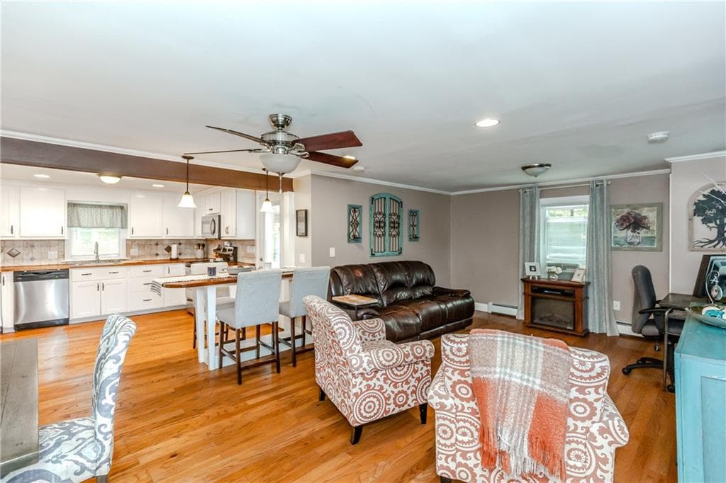 Single Family Residence at 45 Glendale Drive, West Warwick, photo 6 of 34