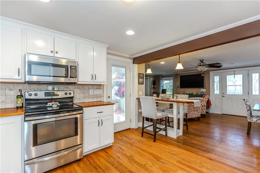 Single Family Residence at 45 Glendale Drive, West Warwick, photo 11 of 34