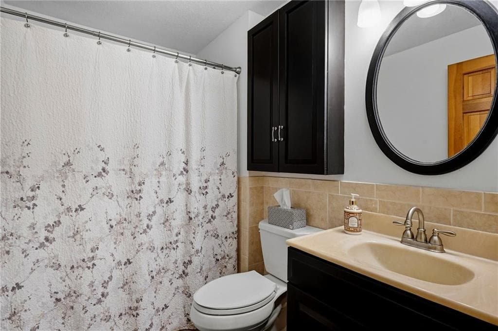 Single Family Residence at 21 Wysteria Lane, Cumberland, photo 8 of 24