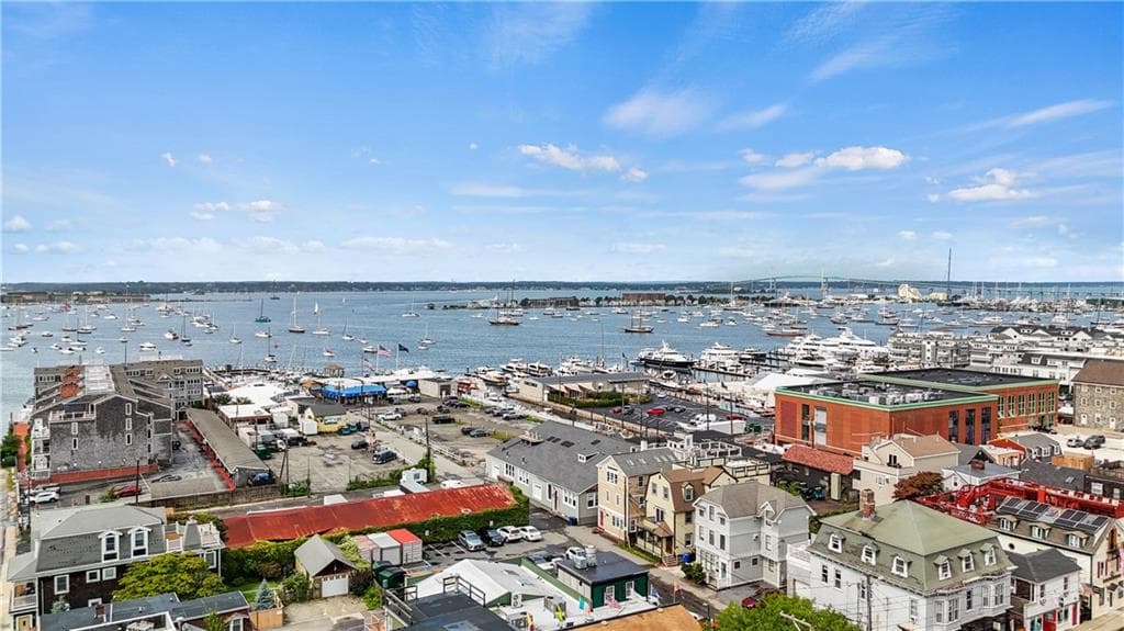 Condominium at 7 Dearborn Street UNIT 2, Newport, photo 5 of 29
