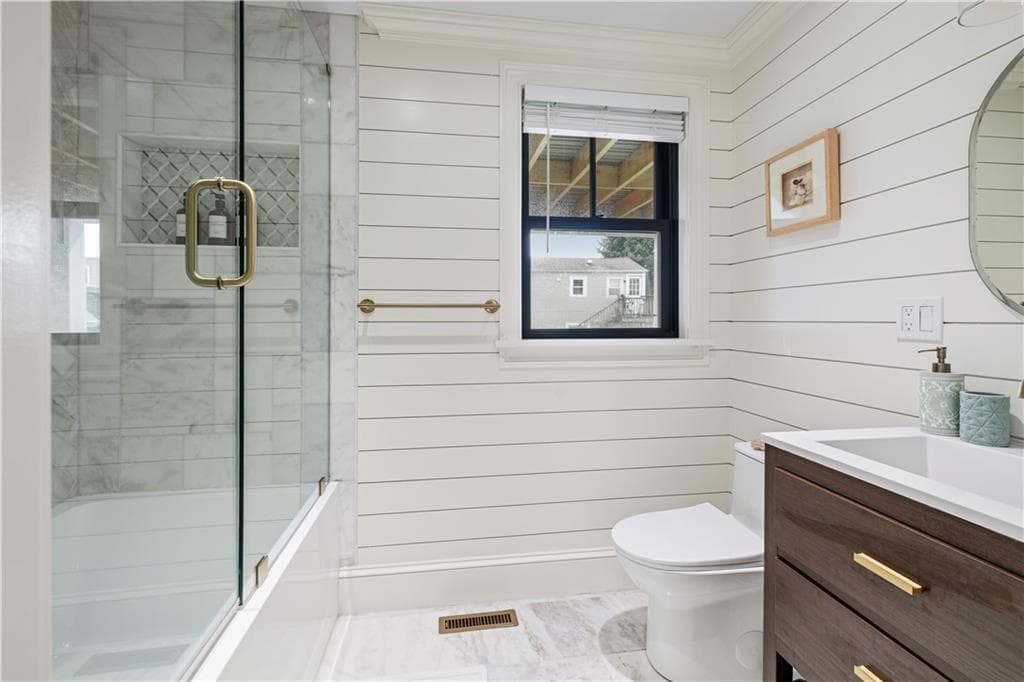 Condominium at 7 Dearborn Street UNIT 2, Newport, photo 20 of 29