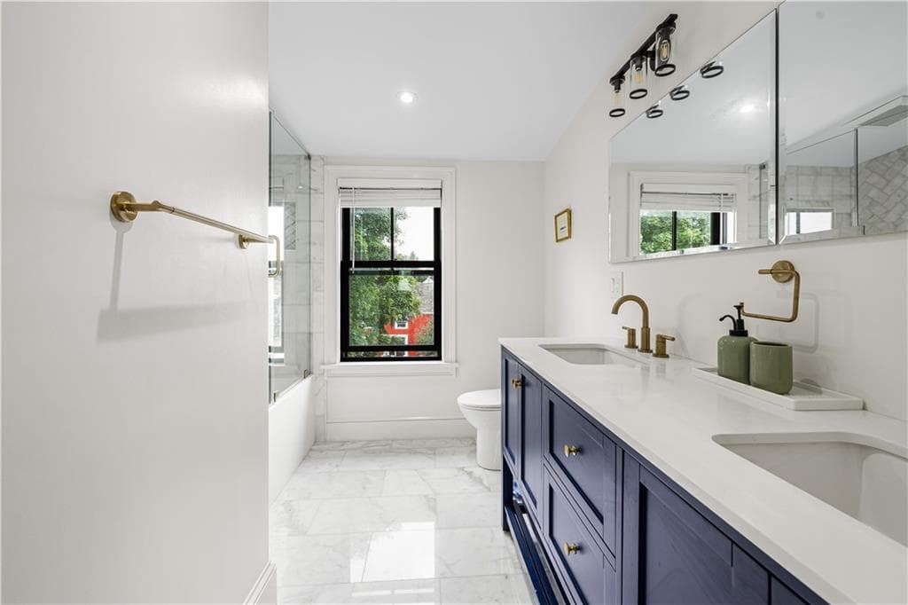 Condominium at 7 Dearborn Street UNIT 3, Newport, photo 16 of 20