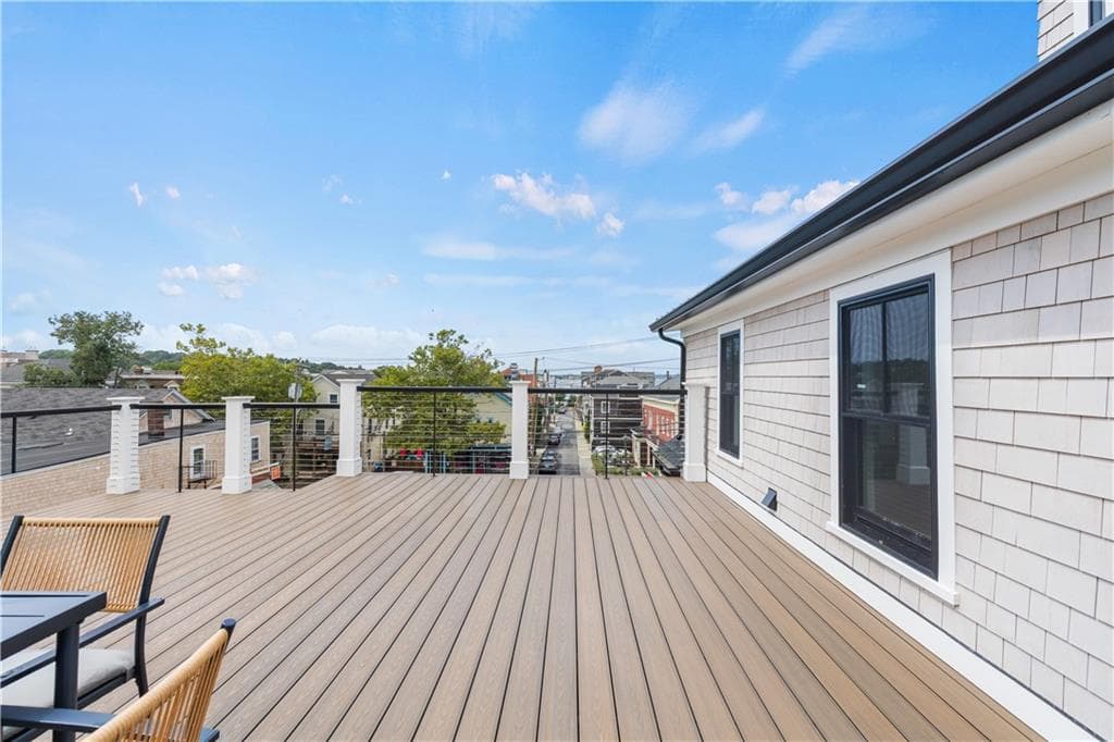Condominium at 7 Dearborn Street UNIT 3, Newport, photo 9 of 20