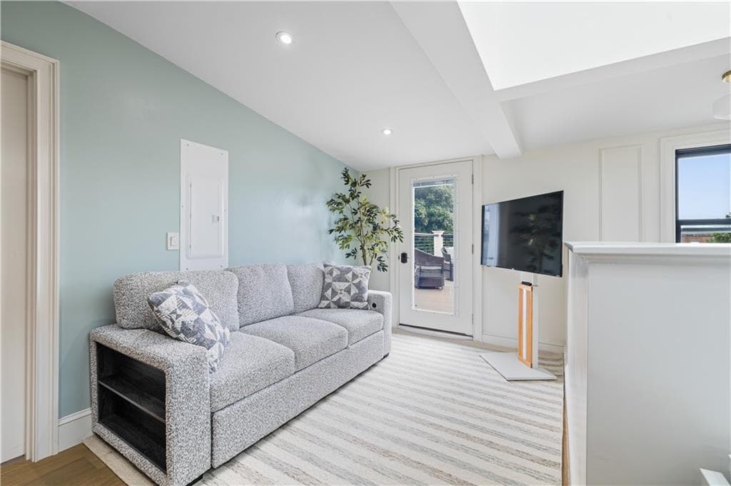 Condominium at 7 Dearborn Street UNIT 3, Newport, photo 15 of 20