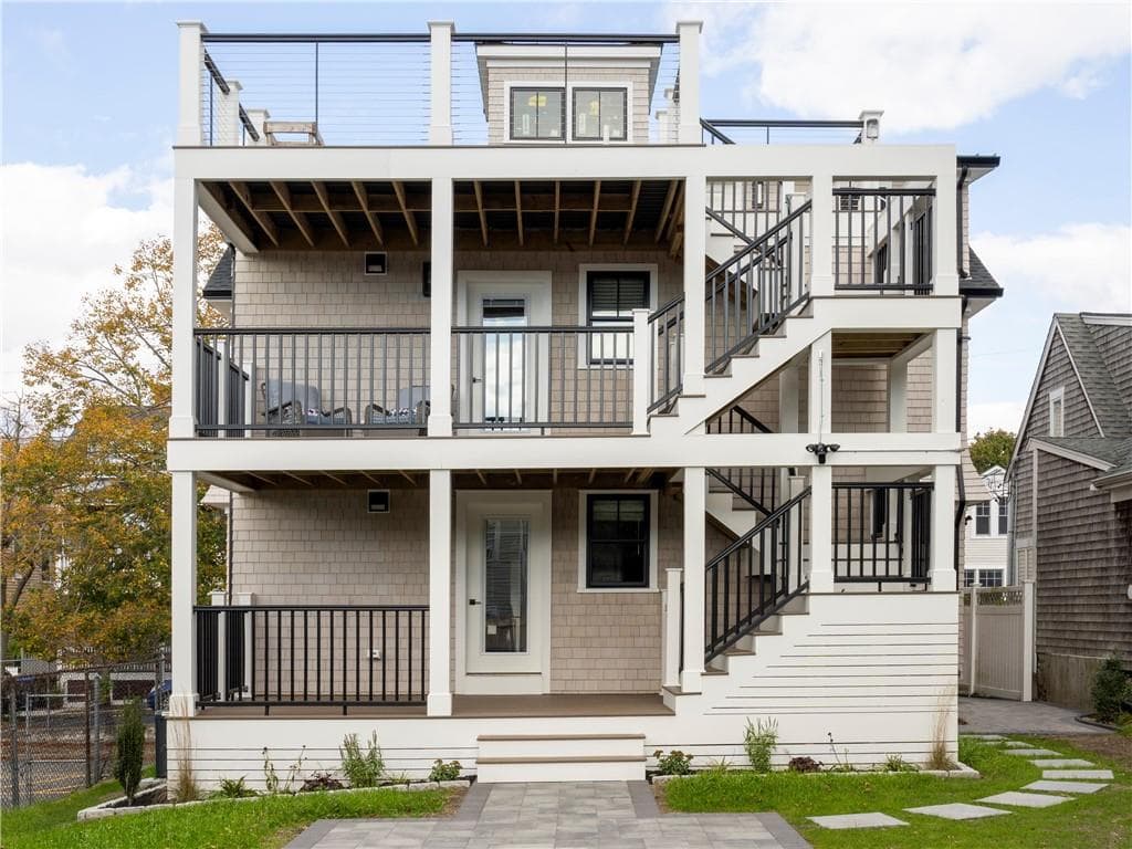 Condominium at 7 Dearborn Street UNIT 3, Newport, photo 4 of 20