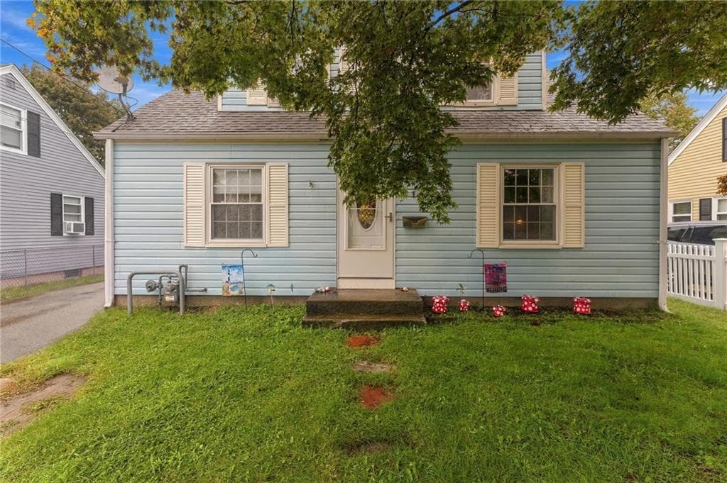 Single Family Residence at 12 Deacon Avenue, Warwick, photo 2 of 41