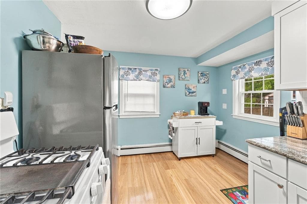 Single Family Residence at 12 Deacon Avenue, Warwick, photo 5 of 41
