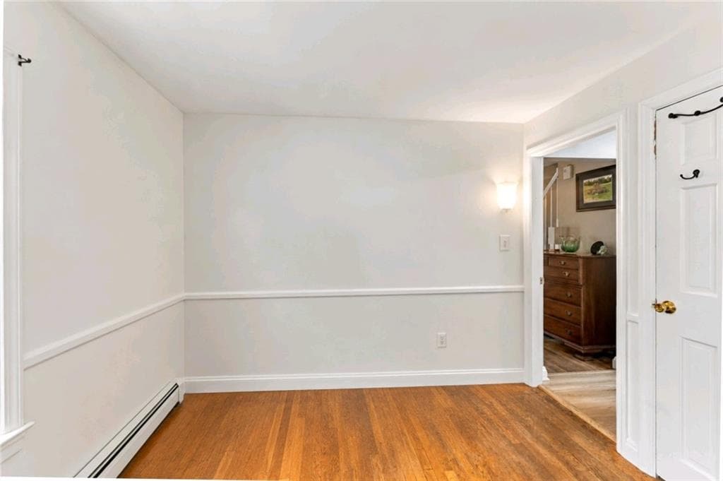 Single Family Residence at 12 Deacon Avenue, Warwick, photo 20 of 41