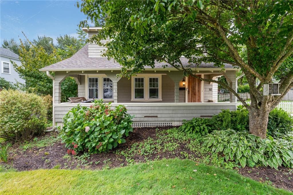 Single Family Residence at 30 Ledge Road, East Greenwich, photo 2 of 37