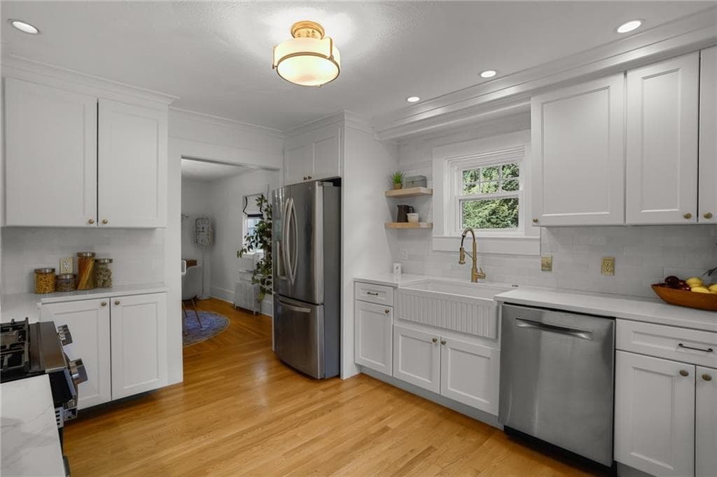 Single Family Residence at 30 Ledge Road, East Greenwich, photo 13 of 37