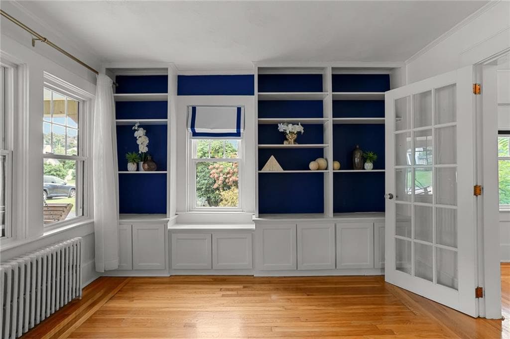 Single Family Residence at 30 Ledge Road, East Greenwich, photo 9 of 37