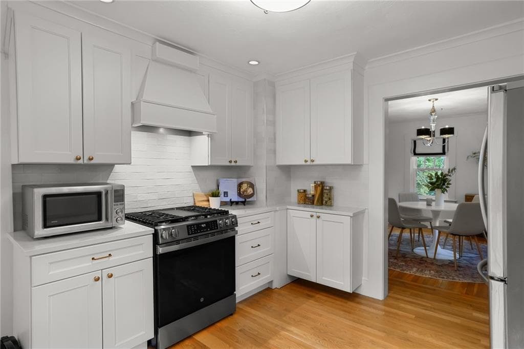 Single Family Residence at 30 Ledge Road, East Greenwich, photo 14 of 37