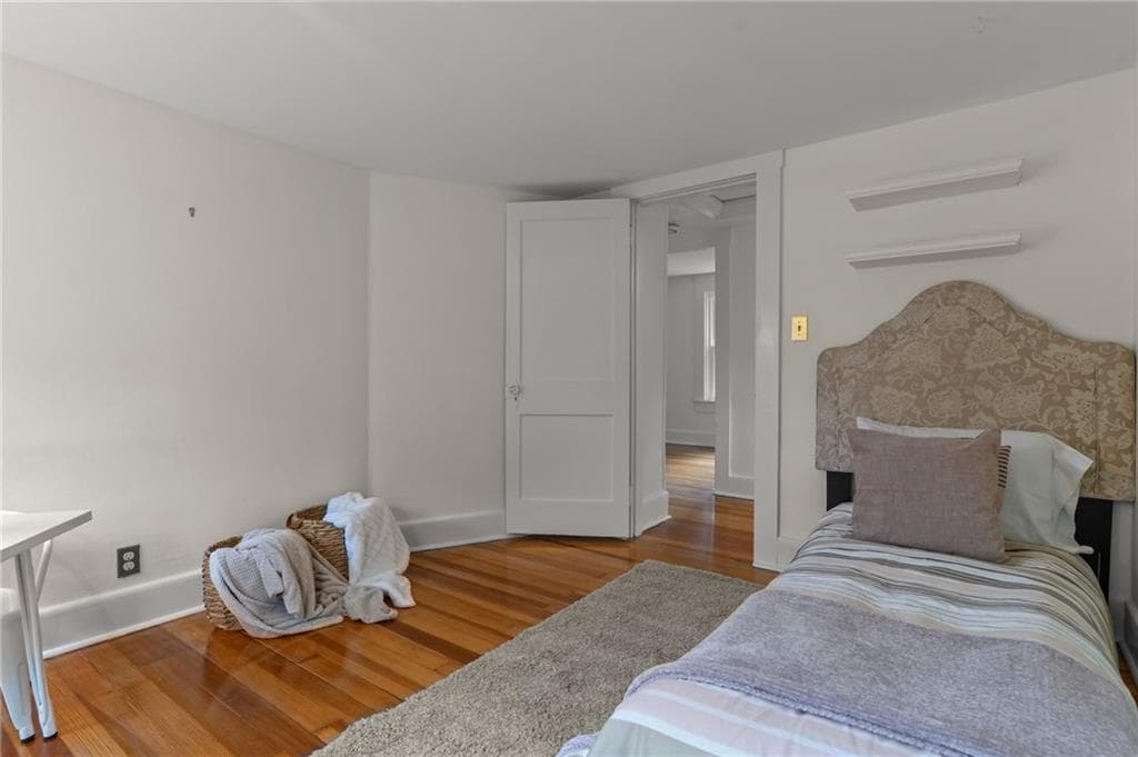 Single Family Residence at 30 Ledge Road, East Greenwich, photo 18 of 37