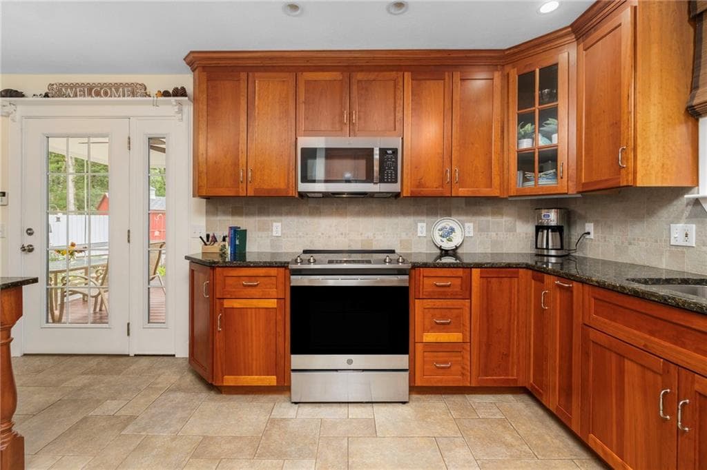 Single Family Residence at 410 Rockland Road, Scituate, photo 17 of 42