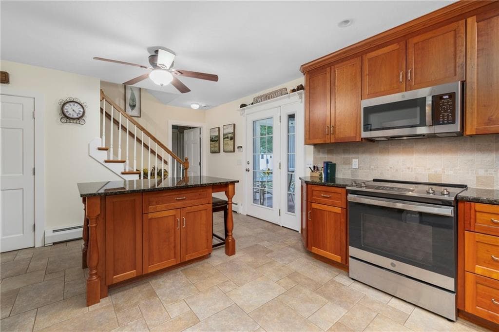 Single Family Residence at 410 Rockland Road, Scituate, photo 18 of 42
