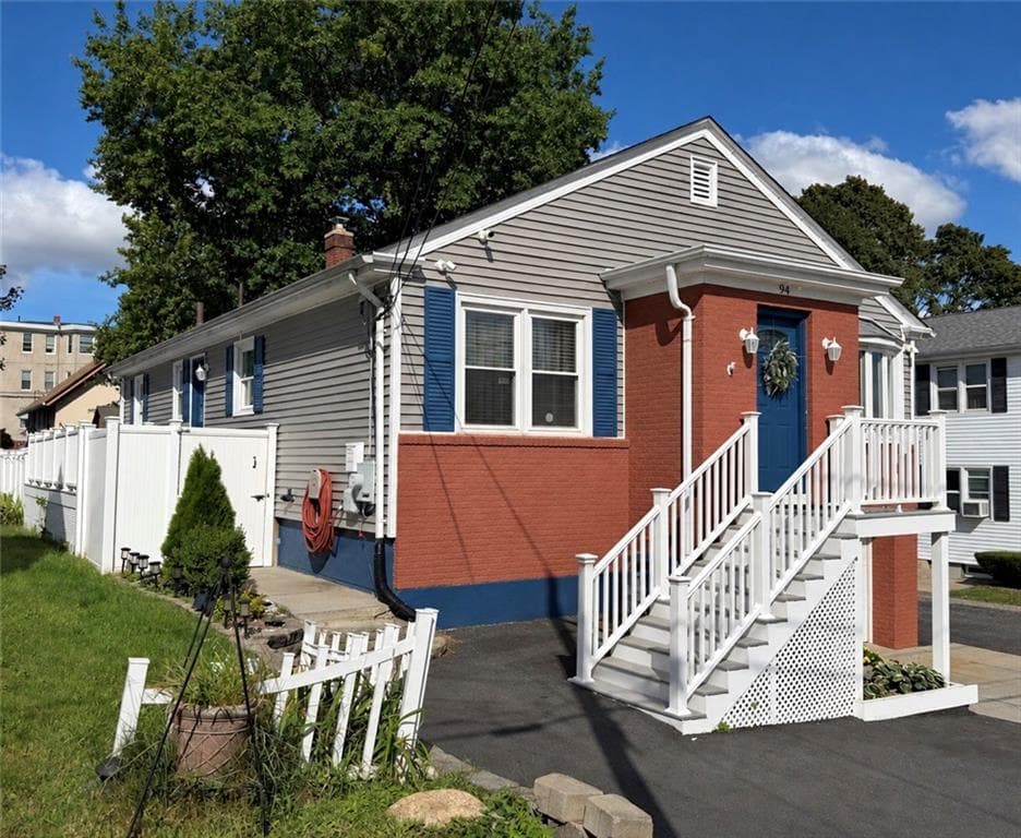 Single Family Residence at 94 Gloucester Street, Providence, photo 2 of 31