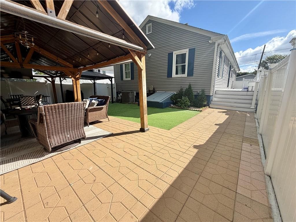 Single Family Residence at 94 Gloucester Street, Providence, photo 20 of 31