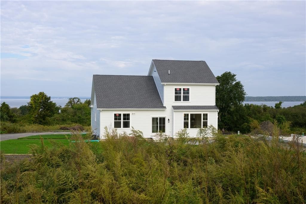 Single Family Residence at 153 Revolution Way, Middletown, photo 11 of 14