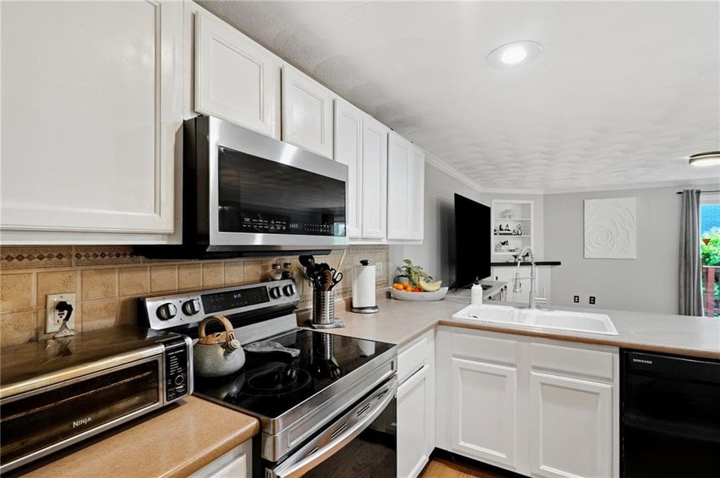 Condominium at 612 Smithfield Road UNIT D23, North Providence, photo 4 of 27